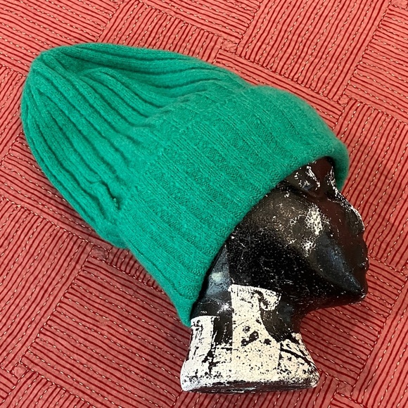 Anthropologie (Maeve) Green Knit hat - Uber soft - Picture 16 of 16